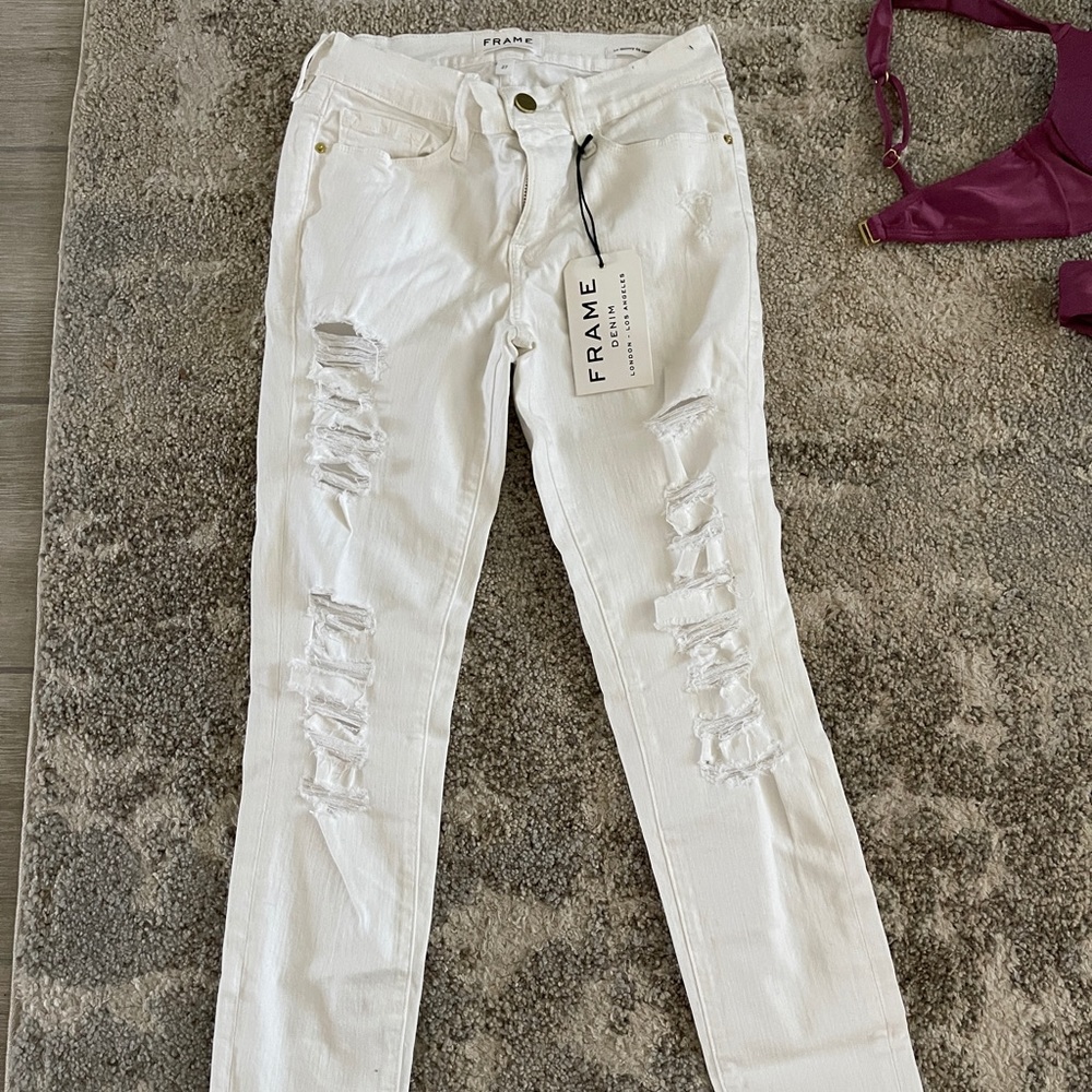 NWT*** FRAME JEANS SIZE 27